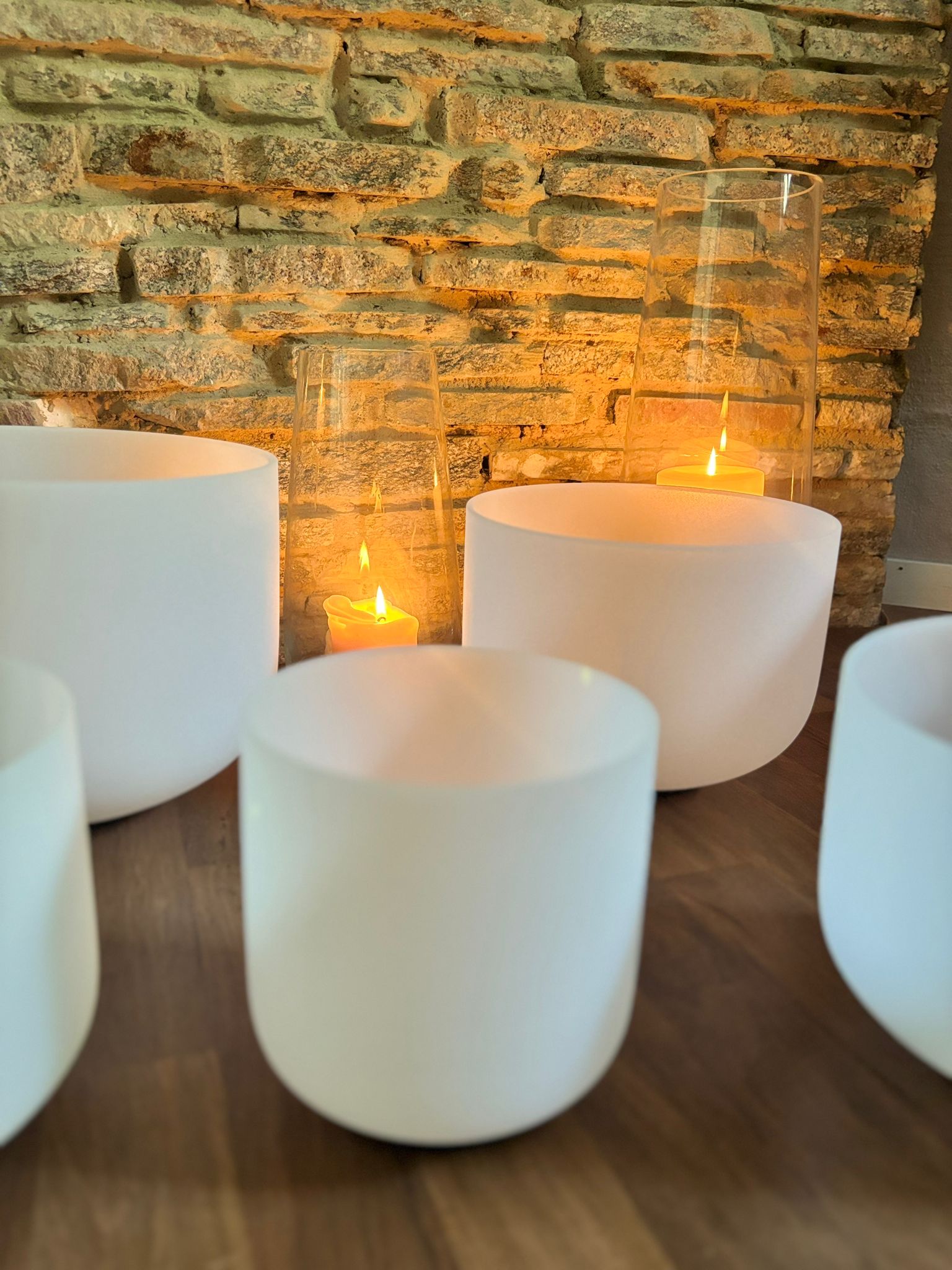 Klangschalen mit Kerzenlicht